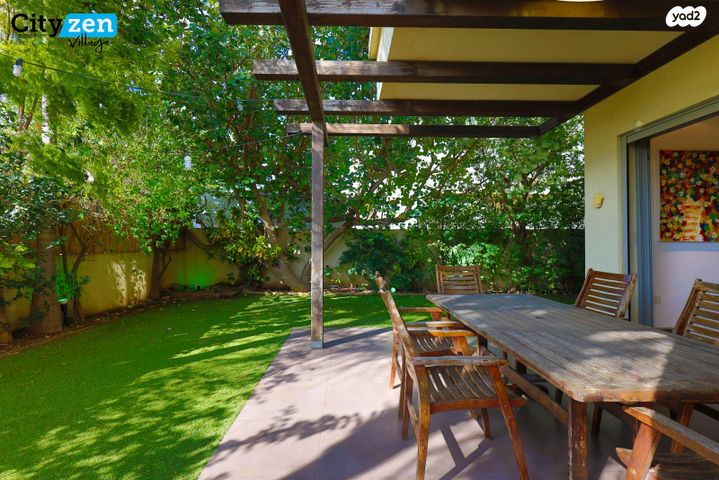 דו משפחתי, אבן יהודה