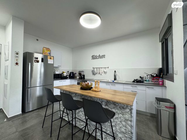 דירה, נעמי שמר, גלי ים, קרית ים