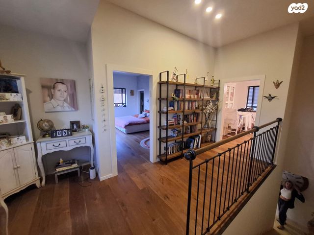 דו משפחתי, הר אדר, הר אדר