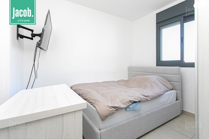 דירה, רמב"ם, רמב"ם, טירת כרמל