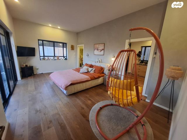 דו משפחתי, הר אדר, הר אדר