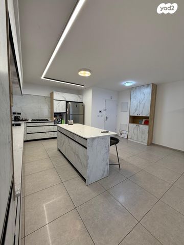 דירה, החותרים, טירת כרמל