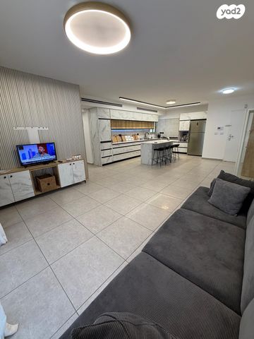 דירה, החותרים, טירת כרמל