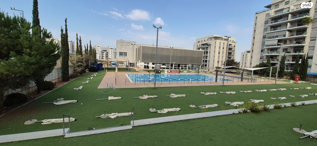 דירה, גולדה מאיר, ראש העין