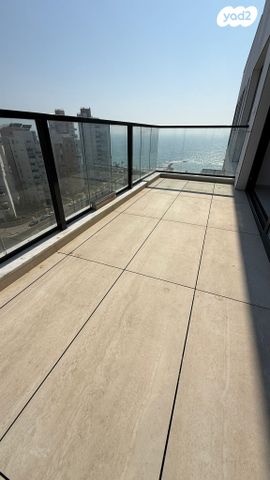 גג/ פנטהאוז, שדרות העצמאות 7, רוטשילד עצמאות, בת ים