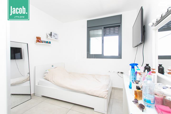 דירה, רמב"ם, רמב"ם, טירת כרמל