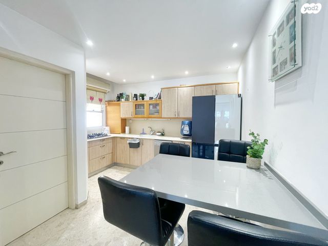 דירה, קלמן ביאלר, רחובות החדשה, רחובות