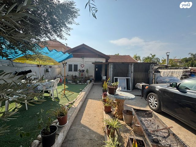 דו משפחתי, כפר סבא