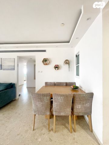 דירה, קלמן ביאלר, רחובות החדשה, רחובות