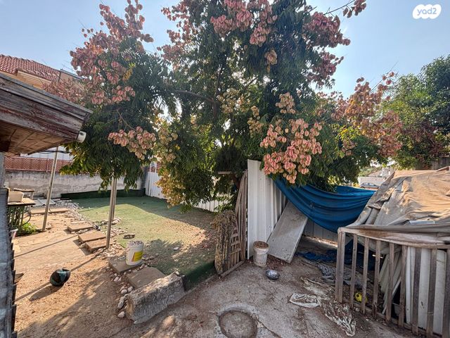 דו משפחתי, כפר סבא