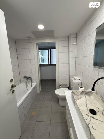 דירה, החותרים, טירת כרמל