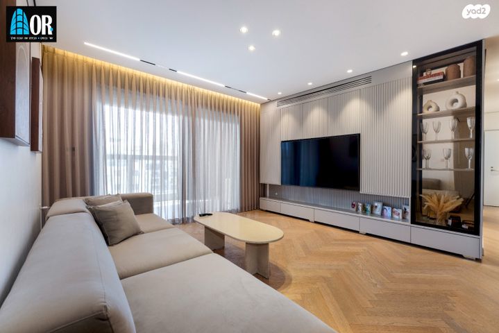 גג/ פנטהאוז, דליה רביקוביץ, נאות שמיר, יבנה