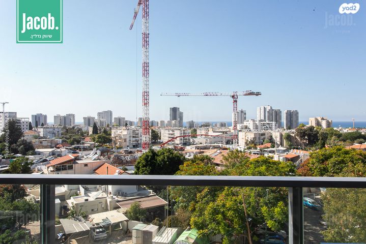 דירה, רמב"ם, רמב"ם, טירת כרמל