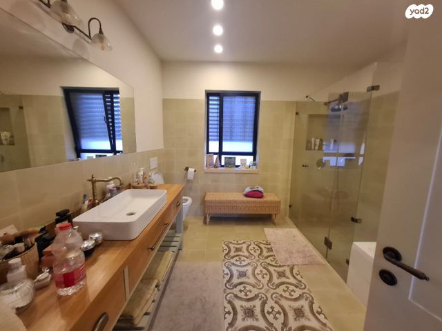 דו משפחתי, הר אדר, הר אדר