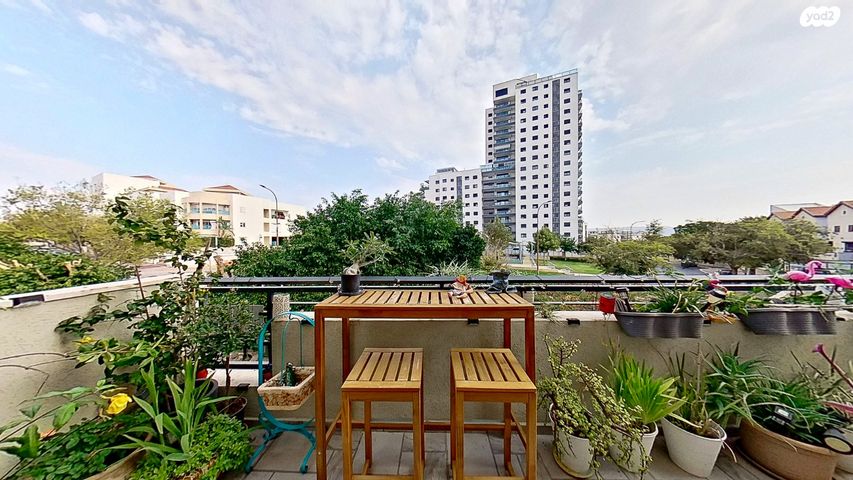 דופלקס, הפרחים, מודיעין מכבים רעות