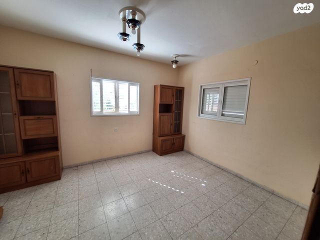 דירה, יחיאל מיכל פינס, פתח תקווה