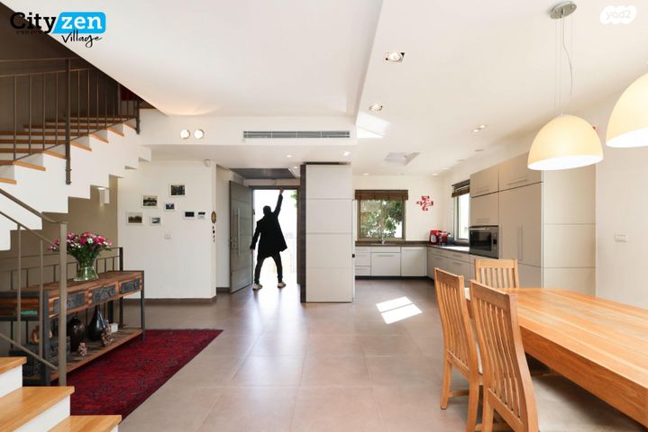 דו משפחתי, אבן יהודה