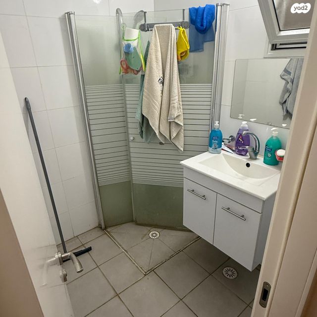 דירה, עינות, ערד