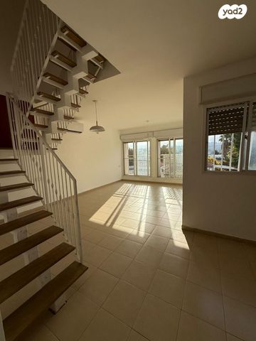 דופלקס, דרך הציונות, ראש העין