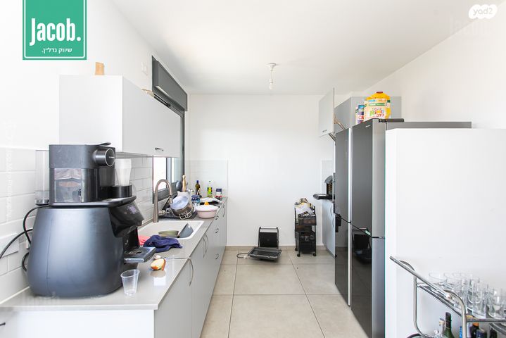 דירה, רמב"ם, רמב"ם, טירת כרמל