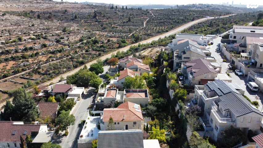 דו משפחתי, הר אדר, הר אדר