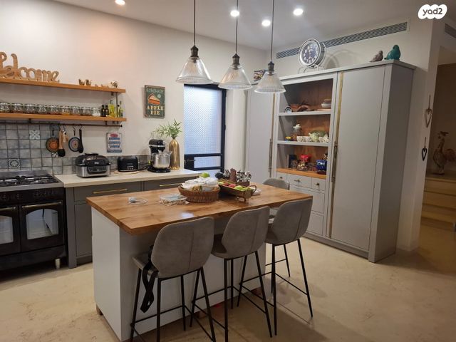 דו משפחתי, הר אדר, הר אדר