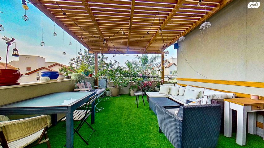 דופלקס, הפרחים, מודיעין מכבים רעות