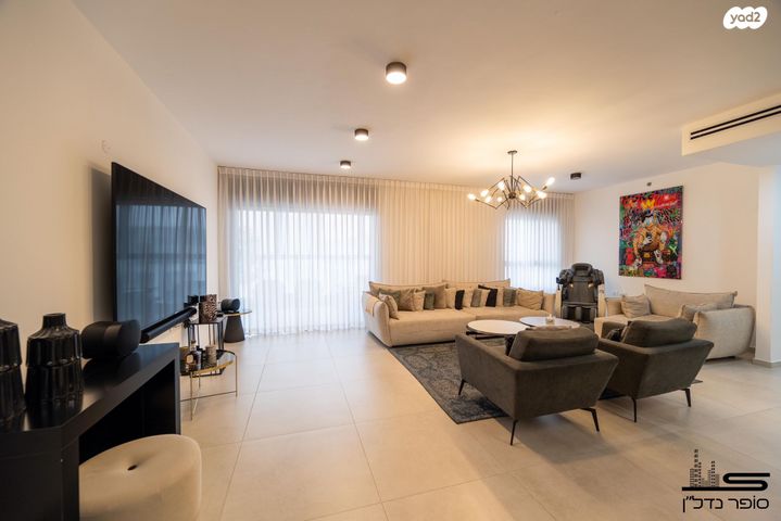 שכונת יהלום, מרכז העיר ב