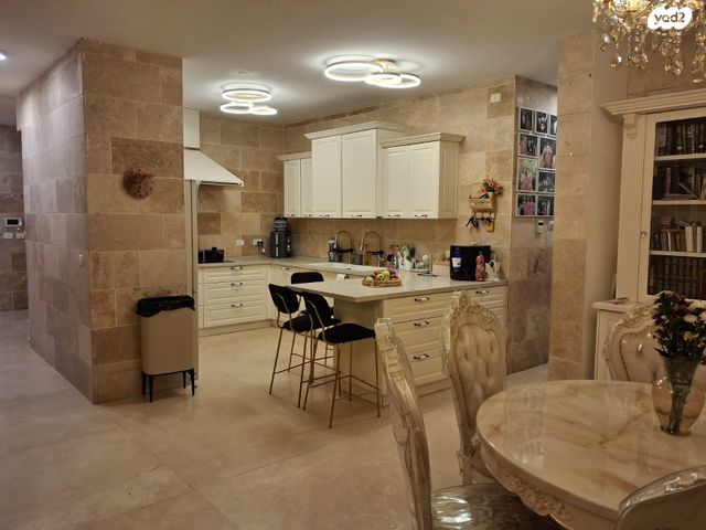 גג/ פנטהאוז, שלום שבזי, שעריים, רחובות