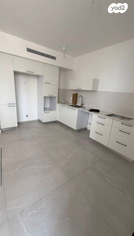 דירה, שדרות העצמאות 7, רוטשילד עצמאות, בת ים