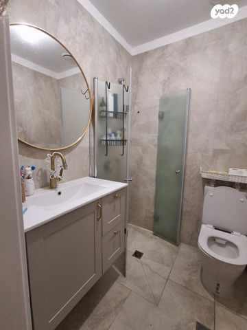 גג/ פנטהאוז, שלום שבזי, שעריים, רחובות