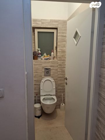 גג/ פנטהאוז, שלום שבזי, שעריים, רחובות