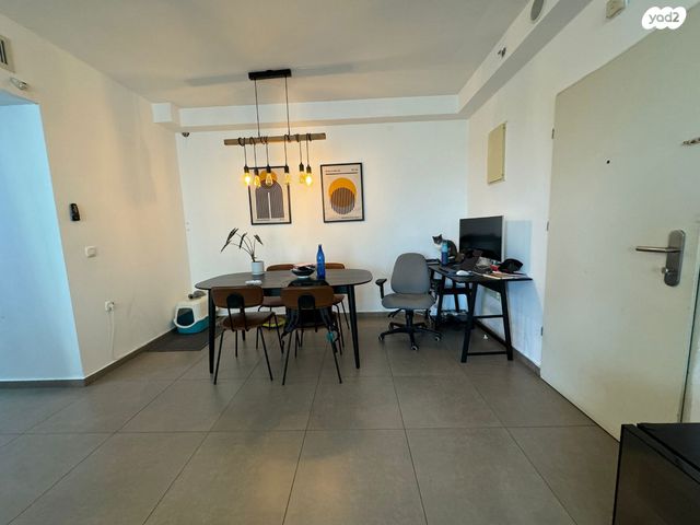 דירה, הרב יעקב טראב, עזרא, הארגזים, תל אביב יפו