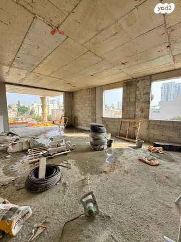 דירה, מנחם בן יהודה, רחובות