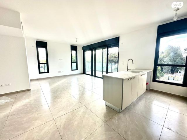 דירה, בר כוכבא, הרצליה