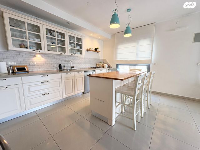 דירה, נווה גן, רמת השרון