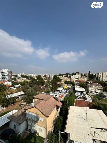 דירה, מנחם בן יהודה, רחובות