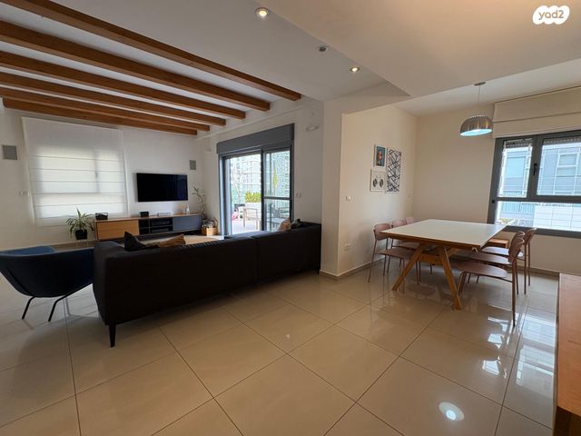 דירה, נווה גן, רמת השרון