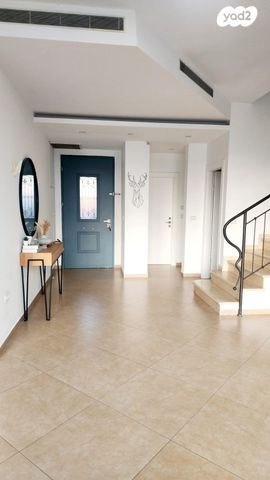 דו משפחתי, בית אריה / עופרים