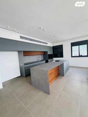 גג/ פנטהאוז, פארק העסקים האלף, ראשון לציון