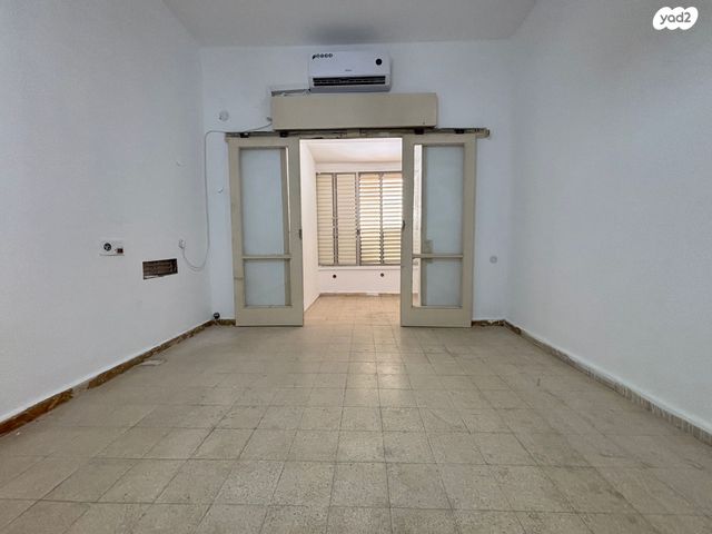 דירה, אלוף שמחוני 4, הפועל המזרחי ג', שיכון ג', בני ברק