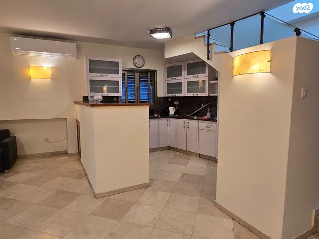 גג/ פנטהאוז, סמטת אלברט, נווה יהושע, ערמונים, רמת גן