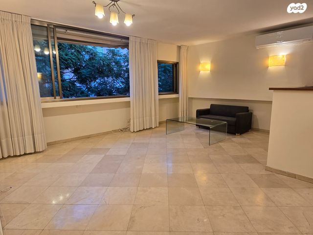 גג/ פנטהאוז, סמטת אלברט, נווה יהושע, ערמונים, רמת גן