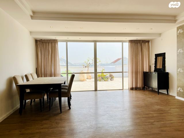 גג/ פנטהאוז, קרית הפרחים - 2005, רעננה