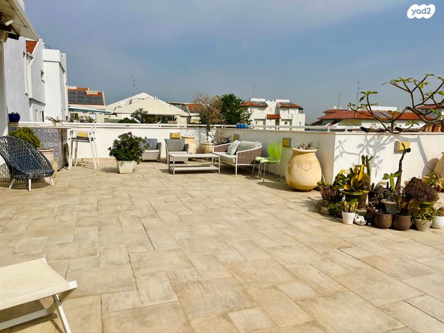 גג/ פנטהאוז, קרית הפרחים - 2005, רעננה