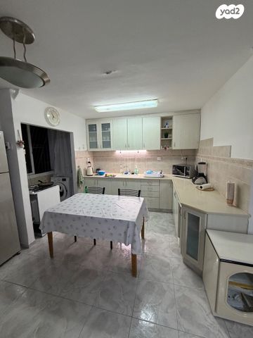 דירה, יוסף שפרינצק, מחנה יהודה, פתח תקווה