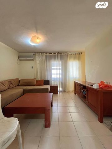 גיורא יוספטל 32