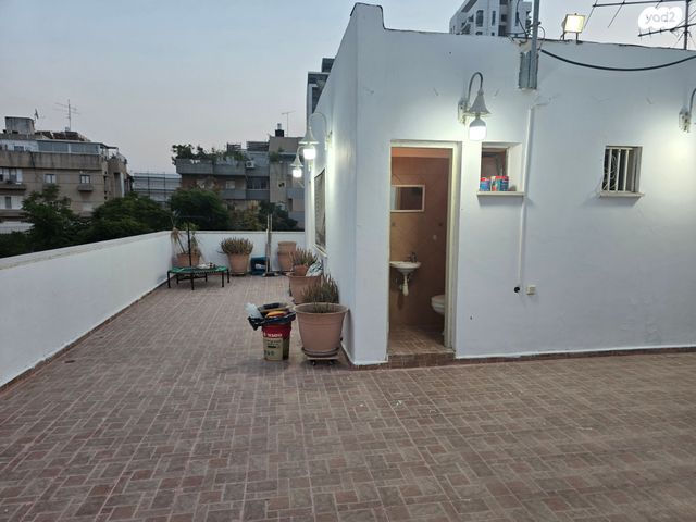 גג/ פנטהאוז, סמטת אלברט, נווה יהושע, ערמונים, רמת גן