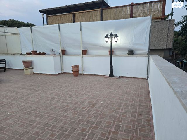 גג/ פנטהאוז, סמטת אלברט, נווה יהושע, ערמונים, רמת גן