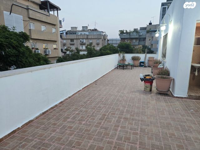 גג/ פנטהאוז, סמטת אלברט, נווה יהושע, ערמונים, רמת גן